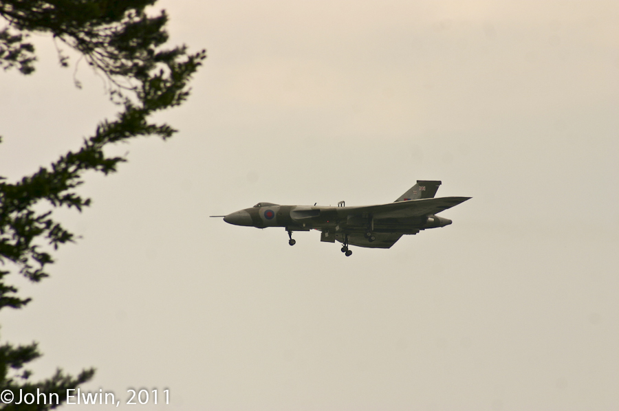 FoS Low flying Vulcan